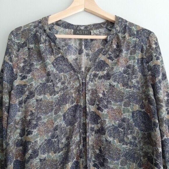 ASTR Flowy Sheer Hi-low Hem Floral Long Sleeve Top Sz S - Picture 3 of 8